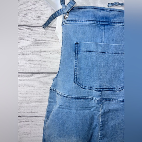 Boutique Brand Medium Wash Grommet Tie Straps Casual Denim Romper Overalls 💗 - Picture 3 of 9